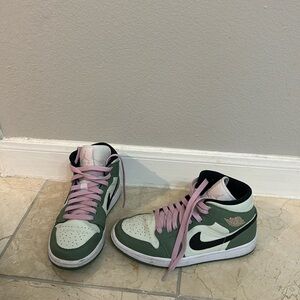 Nike Air Jordan mid rise Size 6.5